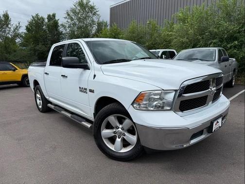 2016 RAM 1500 SLT