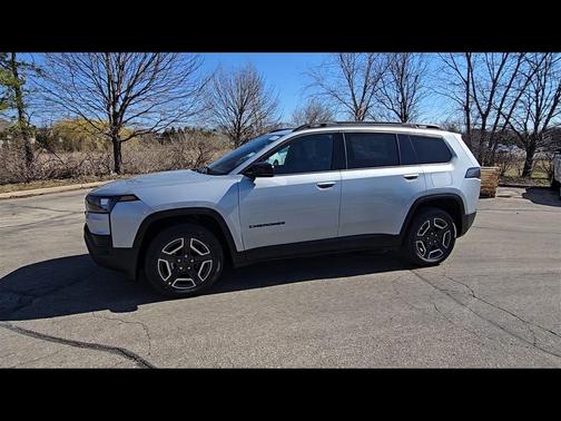 Silver Zynith Clearcoat 2026 Jeep Cherokee Limited
