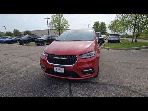 Red Hot Pearlcoat 2026 Chrysler Pacifica L