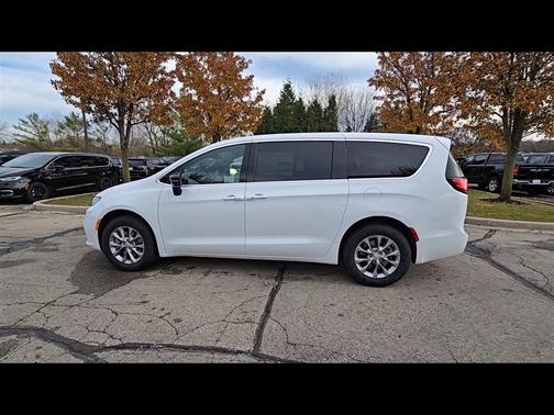 2026 Chrysler Pacifica L