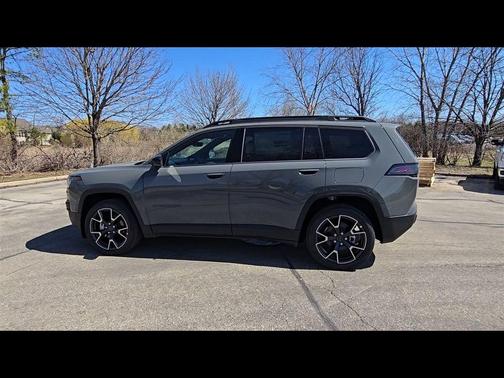 sting-gray clearcoat 2026 Jeep Cherokee Overland
