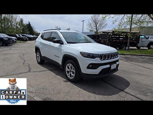 Bright White Clearcoat 2025 Jeep Compass Latitude