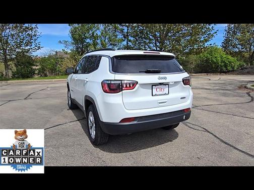 Bright White Clearcoat 2025 Jeep Compass Latitude