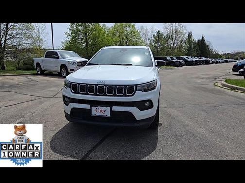 Bright White Clearcoat 2025 Jeep Compass Latitude