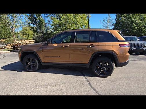 Copper Shino Metallic Clearcoat 2027 Jeep Grand Cherokee Limited