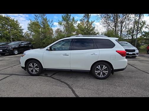 2017 Nissan Pathfinder SL