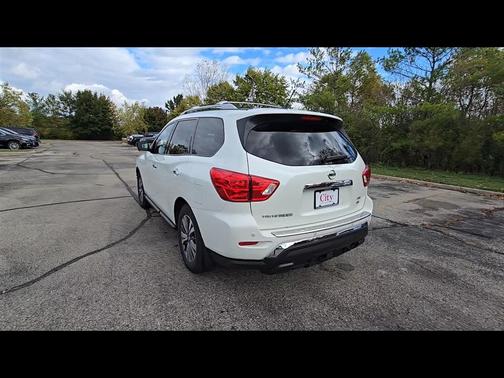 2017 Nissan Pathfinder SL