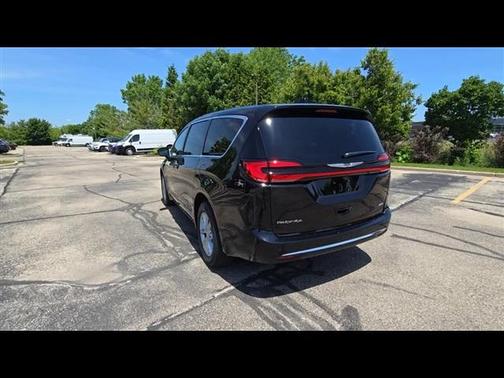 2025 Chrysler Pacifica L