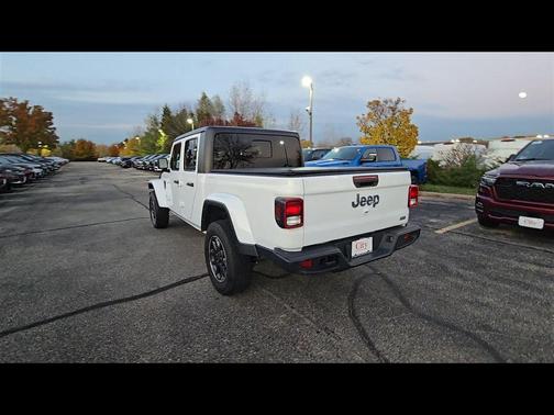 2023 Jeep Gladiator Overland