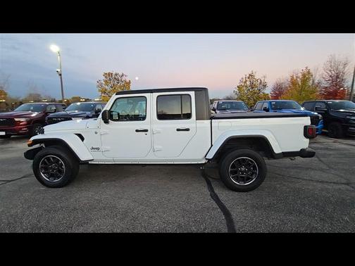 2023 Jeep Gladiator Overland