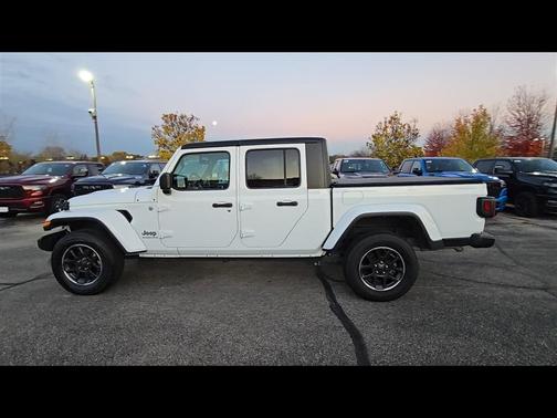 2023 Jeep Gladiator Overland