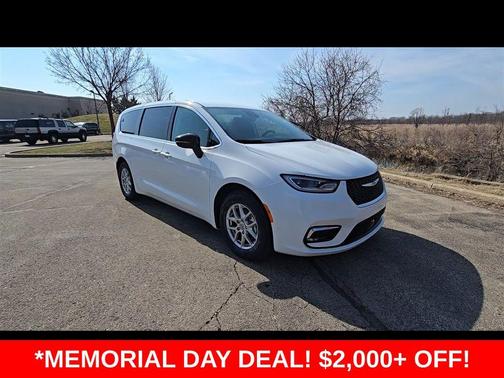 Bright White Clearcoat 2024 Chrysler Pacifica Touring L