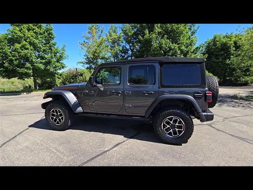 Granite Crystal Metallic Clearcoat 2024 Jeep Wrangler Rubicon