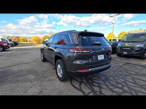 2025 Jeep Grand Cherokee Laredo