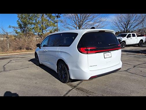 2026 Chrysler Pacifica L