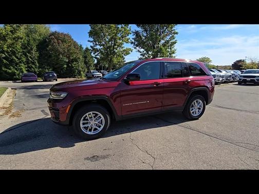 2025 Jeep Grand Cherokee Laredo