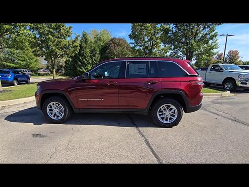 2025 Jeep Grand Cherokee Laredo