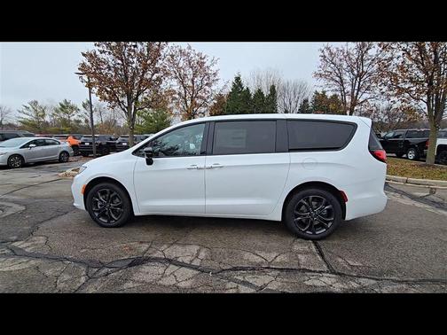 2026 Chrysler Pacifica L