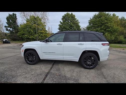 2025 Jeep Grand Cherokee Summit