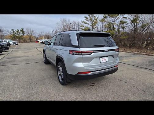 Silver Zynith 2026 Jeep Grand Cherokee Limited