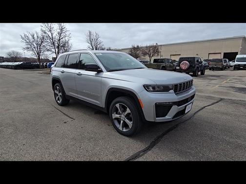 Silver Zynith 2026 Jeep Grand Cherokee Limited