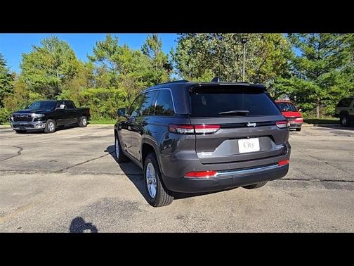 2025 Jeep Grand Cherokee Laredo