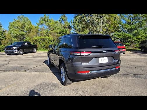 2025 Jeep Grand Cherokee Laredo