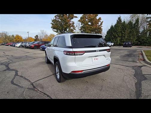 2025 Jeep Grand Cherokee Laredo