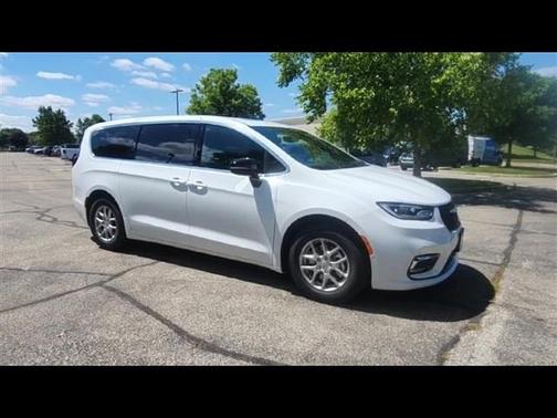 2025 Chrysler Pacifica L