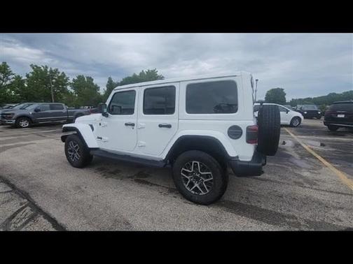 2025 Jeep Wrangler 4-Door Sahara 4x4