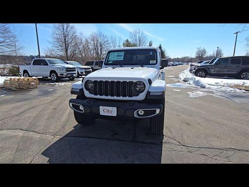 2026 Jeep Gladiator Sahara 4x4