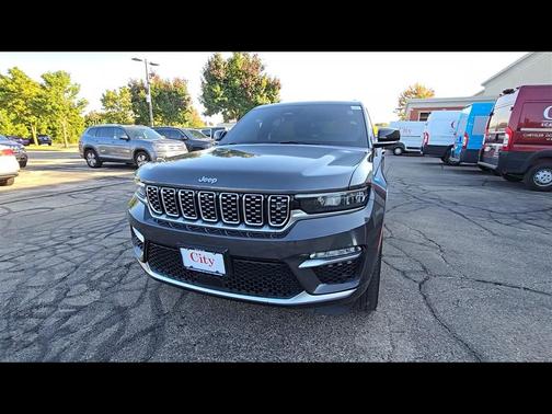 2022 Jeep Grand Cherokee Summit