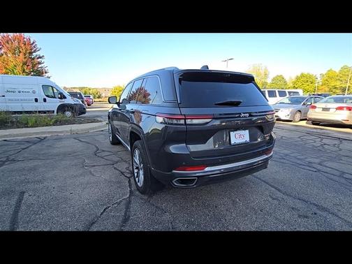2022 Jeep Grand Cherokee Summit