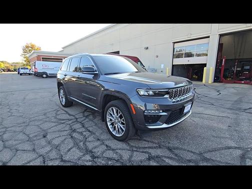 2022 Jeep Grand Cherokee Summit