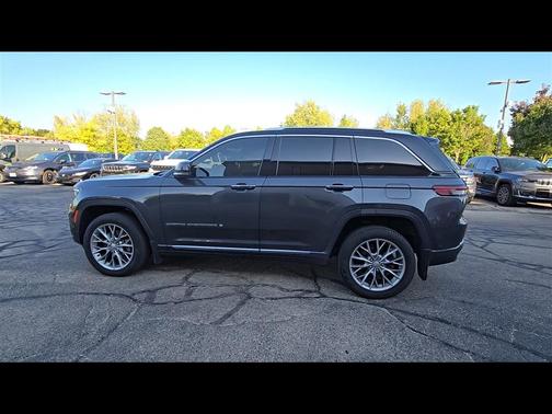 2022 Jeep Grand Cherokee Summit