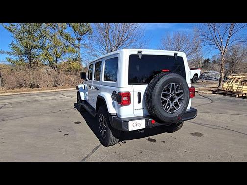 2026 Jeep Wrangler 4-Door Sahara 4x4