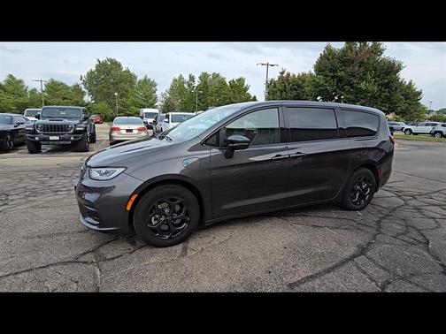 2022 Chrysler Pacifica Hybrid Limited