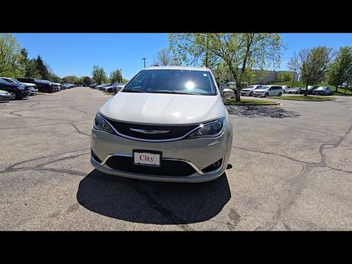 Luxury White Pearlcoat 2020 Chrysler Pacifica Touring-L Plus