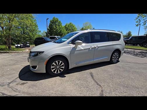 Luxury White Pearlcoat 2020 Chrysler Pacifica Touring-L Plus