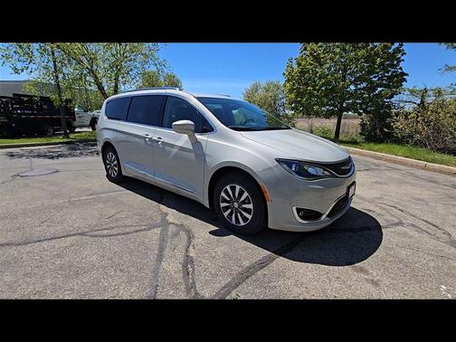 Luxury White Pearlcoat 2020 Chrysler Pacifica Touring-L Plus