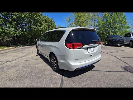 Luxury White Pearlcoat 2020 Chrysler Pacifica Touring-L Plus