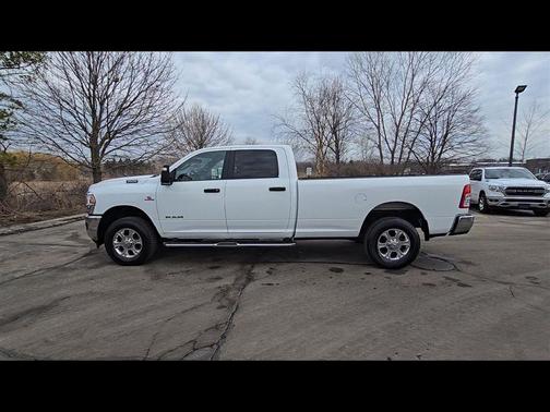 2024 RAM 3500 Big Horn Crew Cab 4x4 8' Box