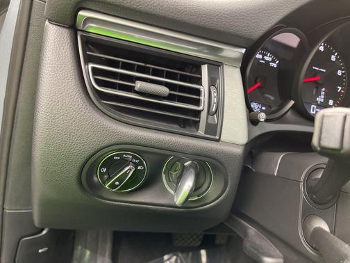 2021 Porsche Macan Base