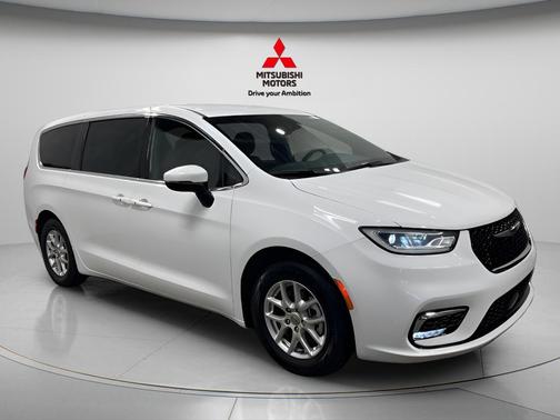 Bright White Clearcoat 2023 Chrysler Pacifica Touring