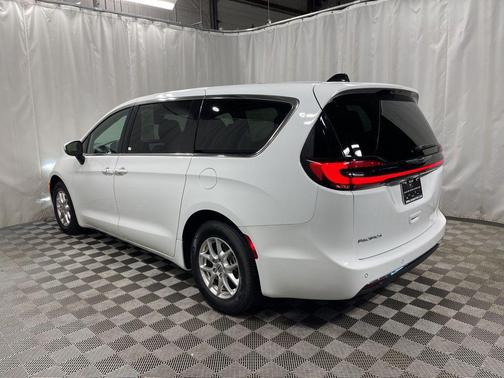 2023 Chrysler Pacifica Touring