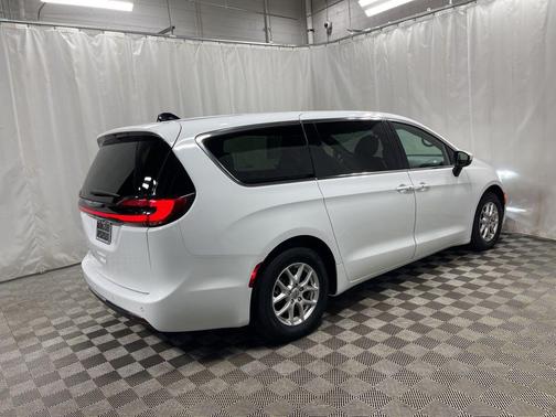 2023 Chrysler Pacifica Touring
