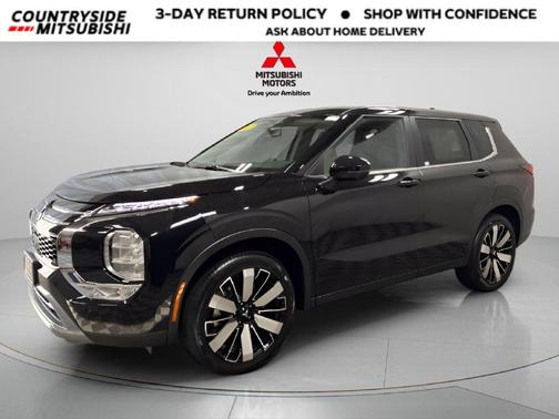 Labrador Black Pearl 2027 Mitsubishi Outlander SE S-AWC