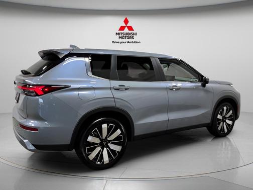 Gray Metallic 2027 Mitsubishi Outlander SE S-AWC