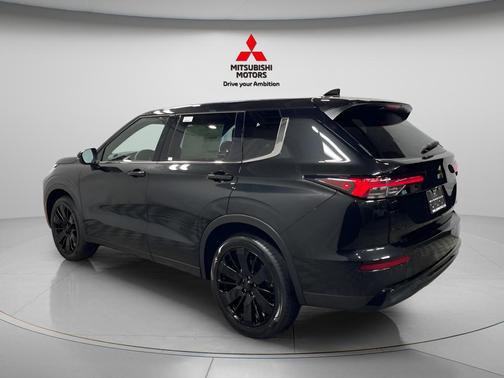 Black Diamond 2026 Mitsubishi Outlander LE 1.5T S-AWC