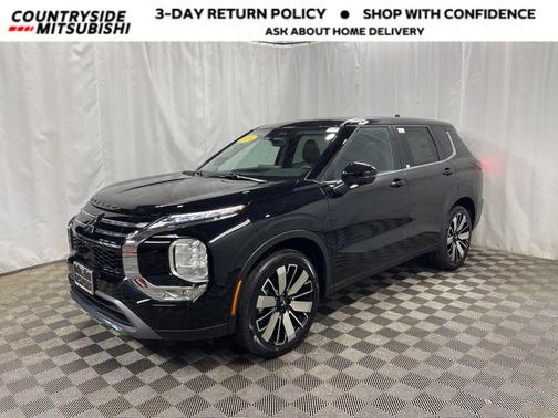 Labrador Black Pearl 2026 Mitsubishi Outlander SE 1.5T S-AWC